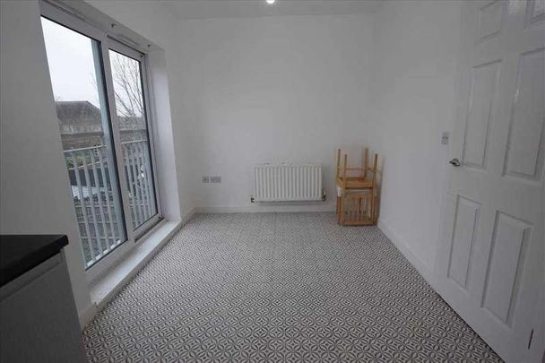 Fortune Avenue, Edgware, HA8 - Photo 1