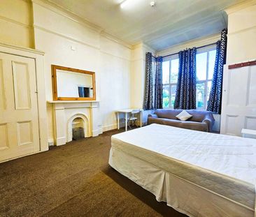 Room in a Shared House, Fairlop Road, E11 - Photo 2