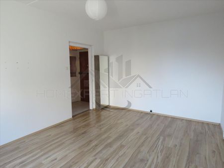 Kiadó jó állapotú panel lakás - Győr - Fotó 4