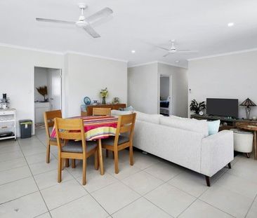 BEACHSIDE LIVING - IMMACULATELY PRESENTED VILLA! - Photo 6