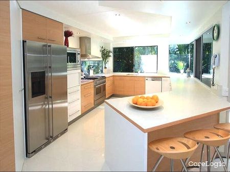 $720 For 3 bedrooms at CLEVELAND Lovely family home available now - Photo 4