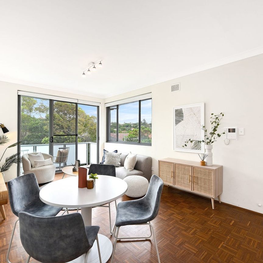 Top Floor 2 Bedroom Plus Large Study/3rd Bedorom - Photo 1