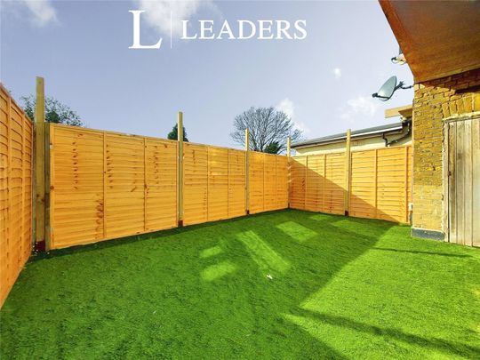 2 bedroom apartment to rent Carlton Avenue, Westcliff-on-Sea, Essex, SS0 - Photo 1