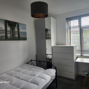 Room in a Shared Flat, Imperial Drive, HA2 - Photo 2