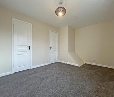 2 bedroom Semi-detached house to rent - Photo 2