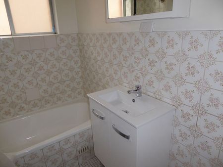 "Newly Renovated - Close to Station" - Photo 3