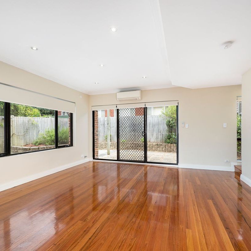 Spacious Three Bedroom Townhouse In Marrickville - Photo 1