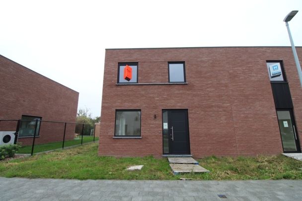 Energiezuinige nieuwbouwwoning te huur in rustige wijk te Sijsele - Photo 1
