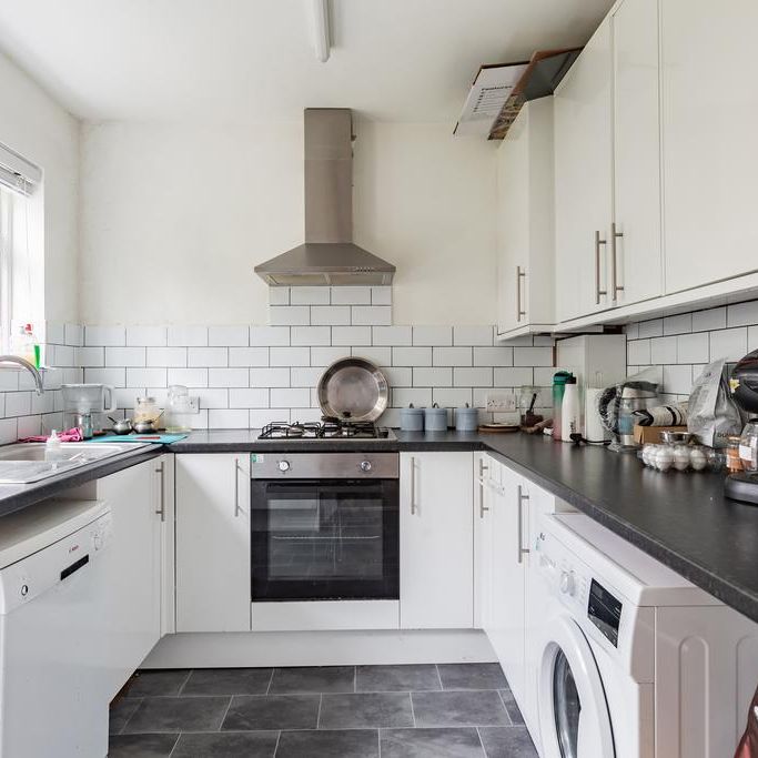 3 bedroom semi-detached house to rent - Photo 1