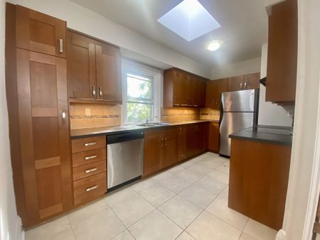 For Lease - 341 St Clair Avenue Unit# E, Toronto, Ontario - Photo 5