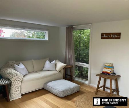 “Beautiful Home with Pool in Frankston - Lifestyle &amp; Location Combined” - Photo 4