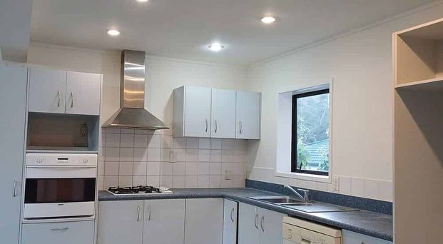 One bedroom with separate living area - Photo 1