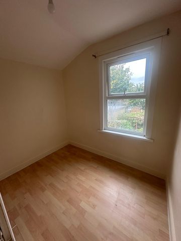 Three/Four bed house ideal for families- £2550 - Photo 3