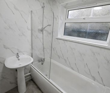 3 bedroom end of terrace house to rent - Photo 6