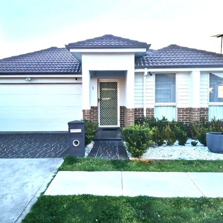 Stunning Single-Level Home Designed for Elegant Entertaining&excl; - Photo 4