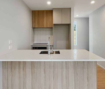 SPREYDON - MODERN TOWNHOUSE, TWO BEDROOMS, SINGLE GARAGE - Photo 3