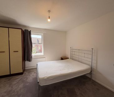 3 bedroom flat to rent - Photo 5