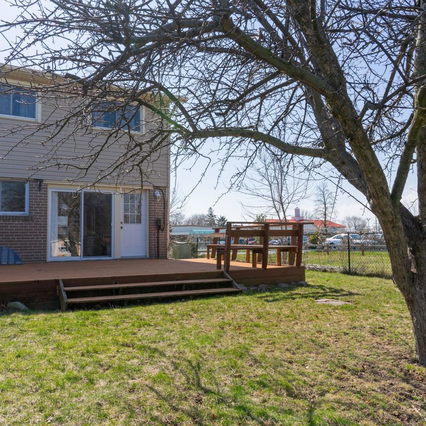 For Lease - 728 Krosno Boulevard, Pickering, Ontario - Photo 1