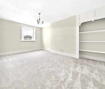 A newly redecorated and recarpeted two bedroom flat situated on the... - Photo 5