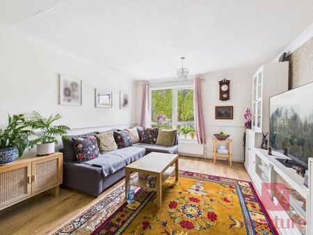 4 bedroom end of terrace house to rent - Photo 2