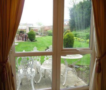 2 bedroom retirement property to rent - Photo 1