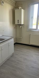 Appartement TYPE 4 AVORD – 68 m² - Photo 3