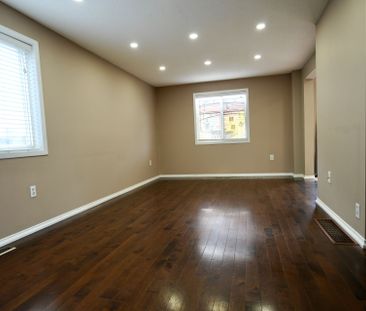 For Lease - 13 Benjamin Lane, Barrie, Ontario - Photo 2