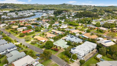 Spacious Family Home in Maroochydore - Photo 2