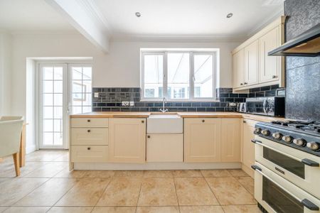 4 bedroom end of terrace house to rent - Photo 5