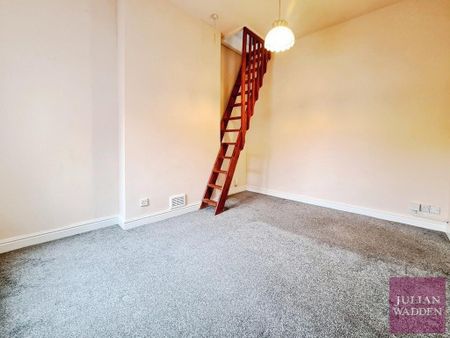 2 bedroom end of terrace house to rent - Photo 3