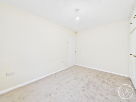 Banksfield Avenue, Yeadon, Leeds, LS19 - Photo 3