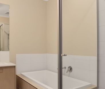 STYLISH HOME IN PRIME LOCATION - Photo 5