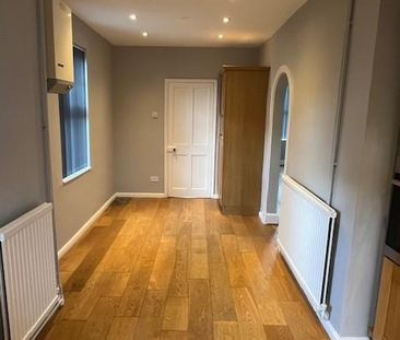 2 bedroom end of terrace house to rent - Photo 4