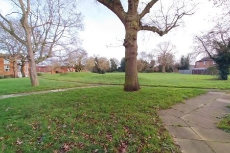 Hopton Road, STEVENAGE - Photo 5