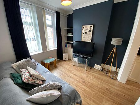 £1,200 PCM, Furnished Two Bedroom House with Enclosed Garden in North Clive Street, Grangetown, Cardiff, CF11 6TG - Photo 2