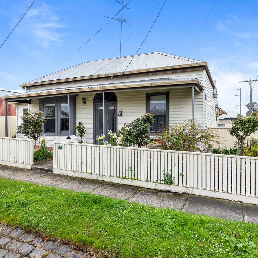 Charming Home In Ballarat East - Photo 1