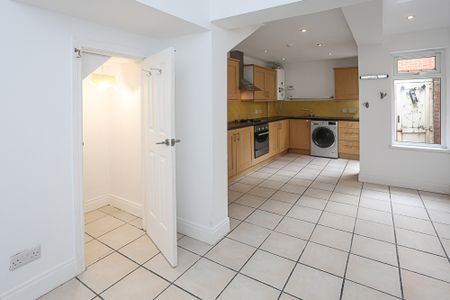 32 Rutland Street, Belfast, BT7 2FJ - Photo 4