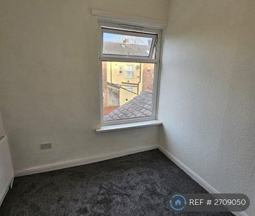 2 bedroom end of terrace house to rent - Photo 3