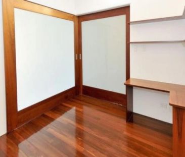 Well designed and conveniently located apartment - Photo 5