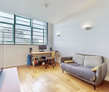 Western Avenue, UB6, Greenford - Photo 3