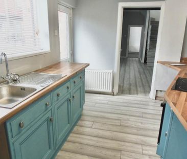 3 bedroom end of terrace house to rent - Photo 1