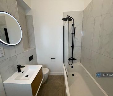 4 bedroom end of terrace house to rent - Photo 6