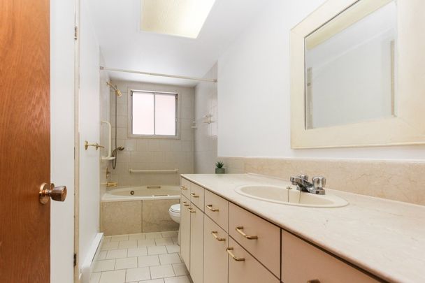 10310 Rue St-Urbain, H3L 2T6, H3L 2T6, Montréal - Photo 1