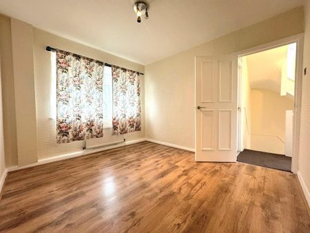 4 bedroom terraced house to rent - Photo 4