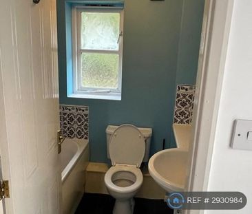 3 bedroom semi-detached house to rent - Photo 6