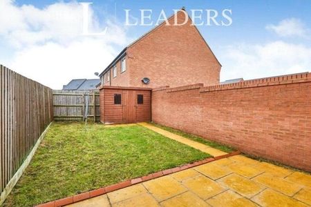 3 bedroom semi-detached house to rent - Photo 2