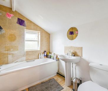 3 bedroom terraced house to rent - Photo 4