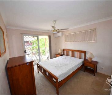 Fully Furnished 3-Bedroom Townhouse with New Carpet in Sunnybank Mead - Photo 3