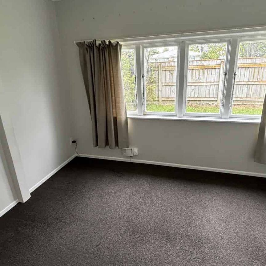 FIVE BEDROOMS - WEST END - Photo 1