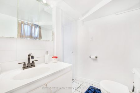 Detached Home For Lease | E7391844 - Photo 5